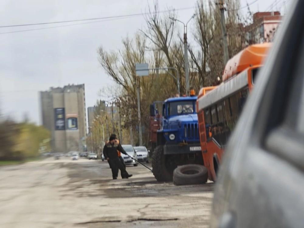 У автобуса в Волгодонске отлетели два колеса